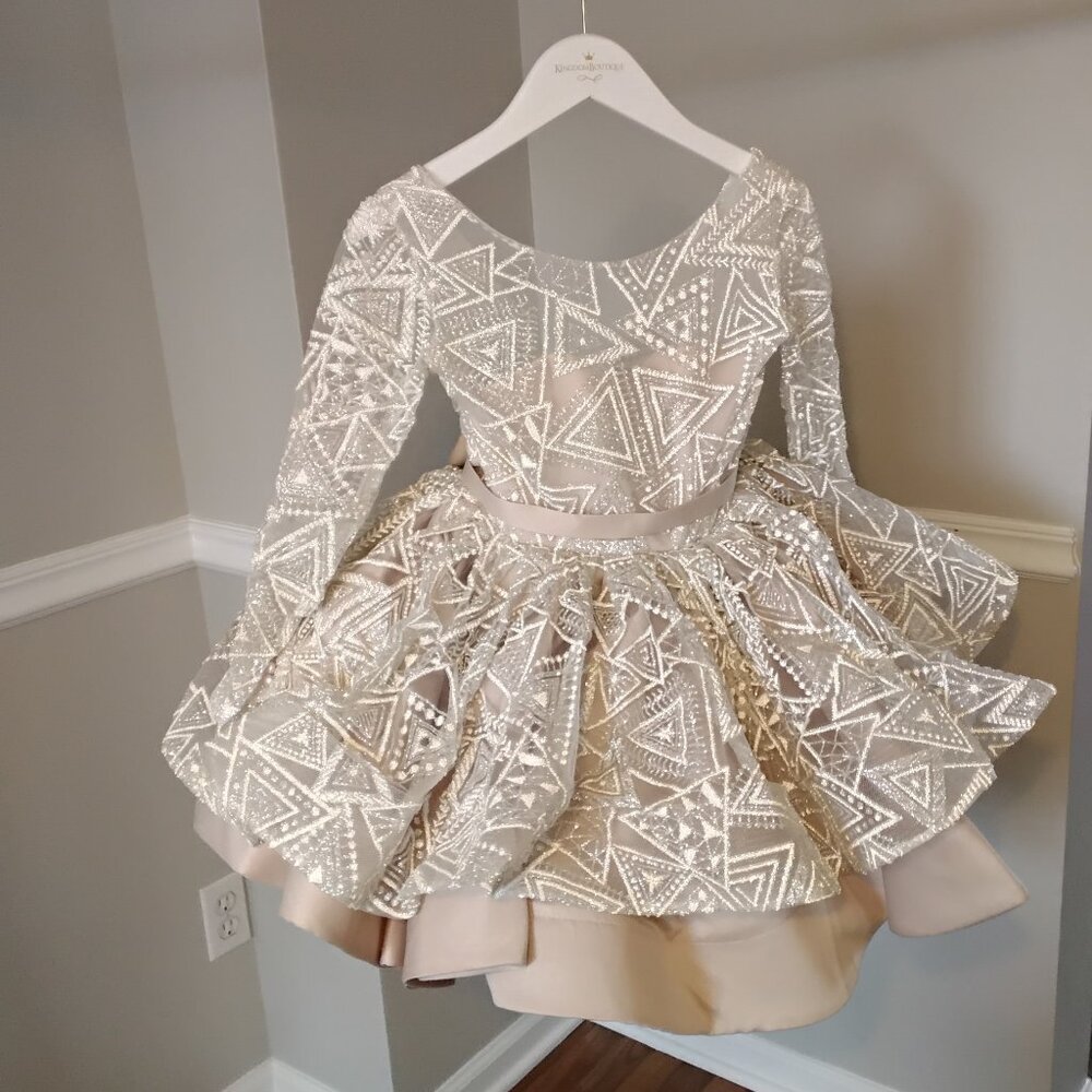 kingdom boutique beautiful dress size 5